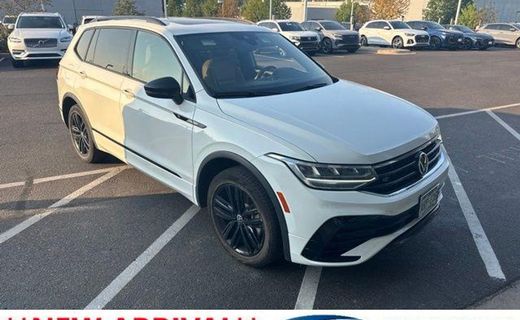 2022 Volkswagen Tiguan 4MOTION SE Black