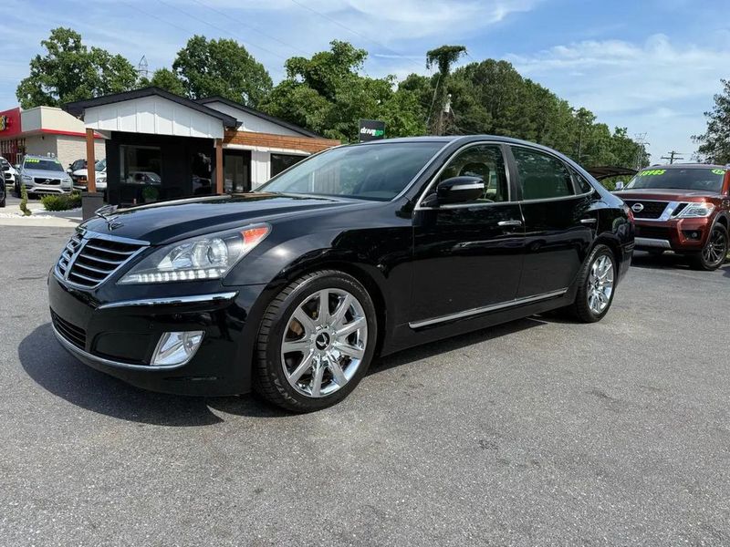 2012 Hyundai Equus — a typically priced live listing