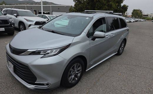 2021 Toyota Sienna XLE
