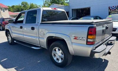 2005 GMC Sierra SLE