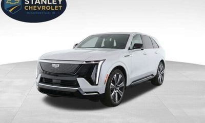 2025 Cadillac Escalade IQ LUX 2
