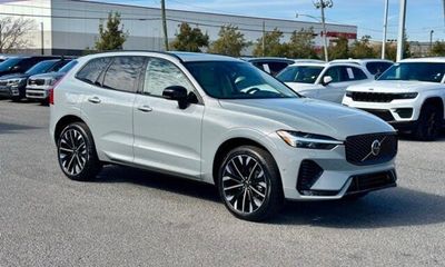 2026 Volvo XC60 Ultra Dark