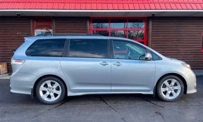 2011 Toyota Sienna Sport
