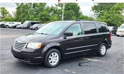 2010 Chrysler Town AND Country RT