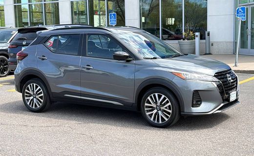 2022 Nissan Kicks SR