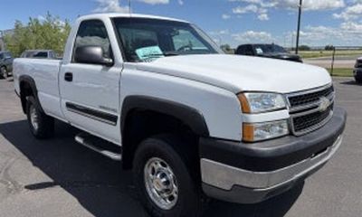 2004 Chevrolet Silverado Base