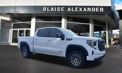 2023 GMC Sierra AT4