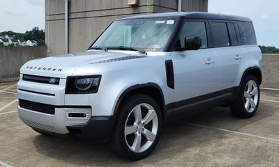 2024 Land Rover Defender 110 SE