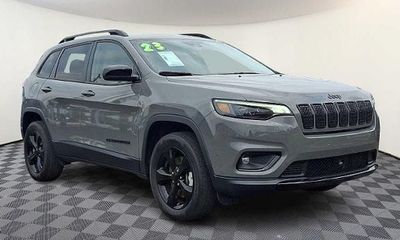 2023 Jeep Cherokee Altitude LUX