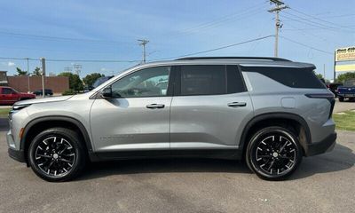 2025 Chevrolet Traverse LT