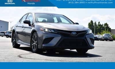 2020 Toyota Camry SE Hybrid
