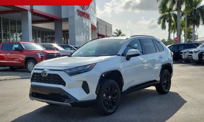 2025 Toyota RAV4 SE