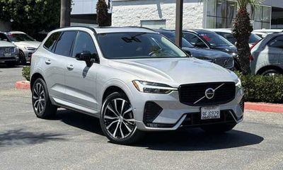 2024 Volvo XC60 Plus Dark