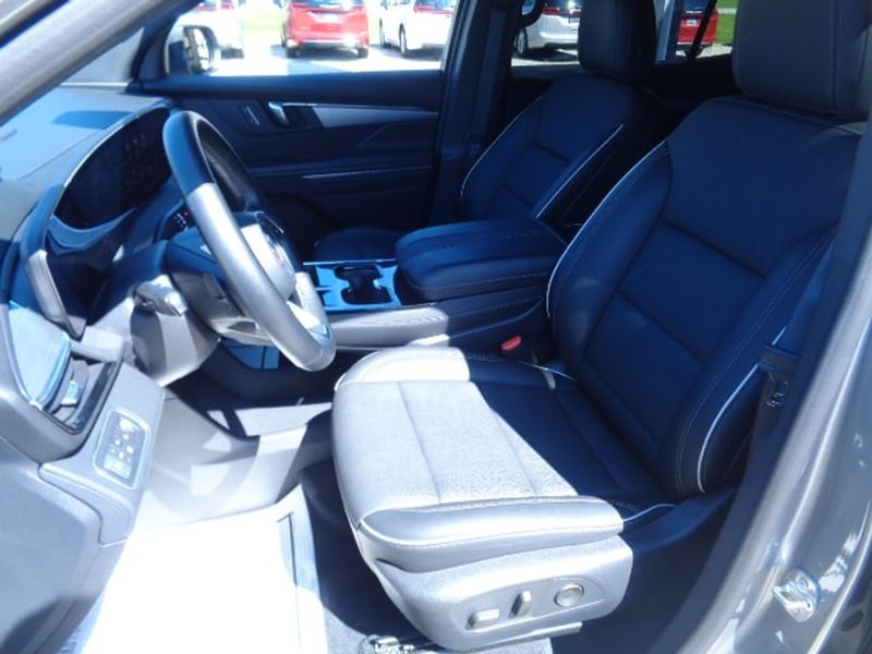 2025 Buick Enclave — a typically priced live listing