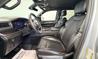 2024 Jeep Wagoneer L Base