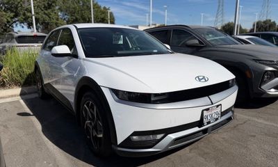 2024 Hyundai Ioniq 5 SEL