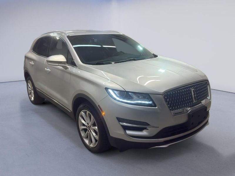 2019 Lincoln MKC — a typically priced live listing