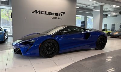 2023 McLaren Artura Base
