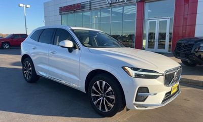 2023 Volvo XC60 Plus Bright