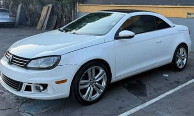2012 Volkswagen EOS Luxury
