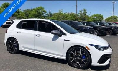 2024 Volkswagen Golf R Base