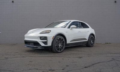 2024 Porsche Macan Turbo Electric