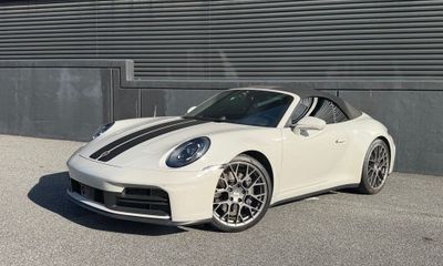 2025 Porsche 911 Carrera