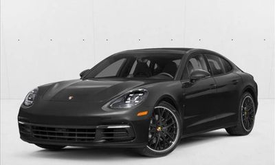 2018 Porsche Panamera Base 4