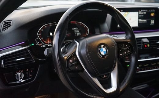 2020 BMW 530I