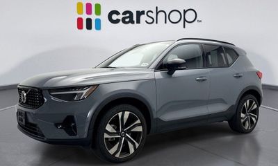 2023 Volvo XC40 Plus Dark