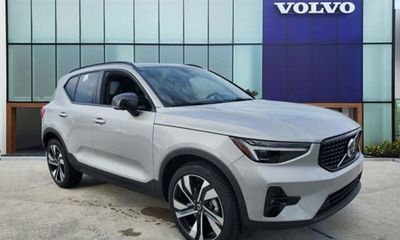 2023 Volvo XC40 Ultimate Dark