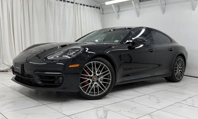 2023 Porsche Panamera 4 Platinum