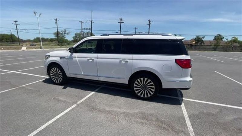 2019 Lincoln Navigator L — a typically priced live listing
