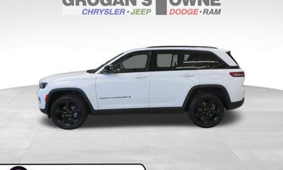2023 Jeep Grand Cherokee Laredo Altitude