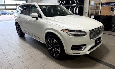 2023 Volvo XC90 Plus Bright