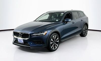 2021 Volvo V60CC Momentum