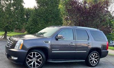 2011 Cadillac Escalade Luxury