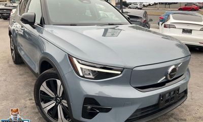 2023 Volvo XC40 Plus Dark