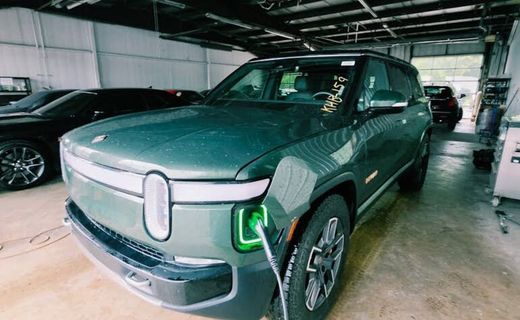 2022 Rivian R1S Launch Edition