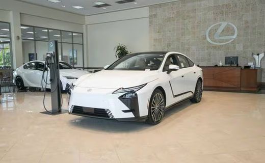 2026 Lexus ES 350E Premium
