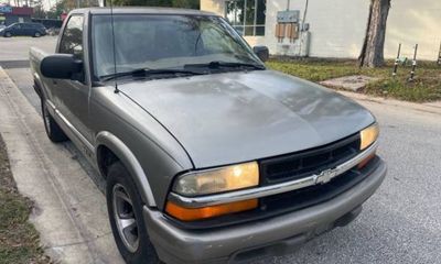 2000 Chevrolet S-10 Pickup LS