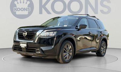 2022 Nissan Pathfinder SV