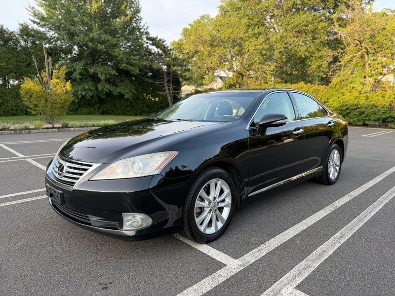 2010 Lexus ES — a typically priced live listing