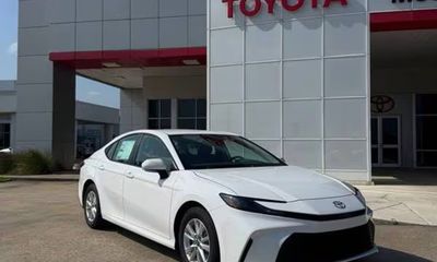 2026 Toyota Camry SE