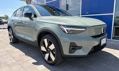 2023 Volvo C40 Ultimate Dark