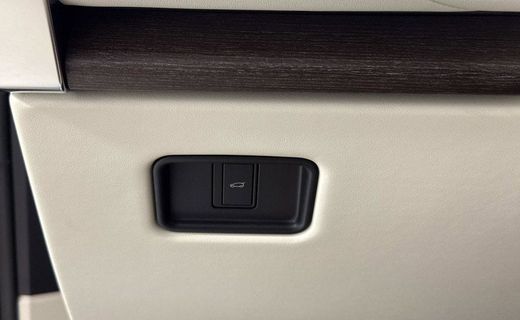 2026 Land Rover Range SE