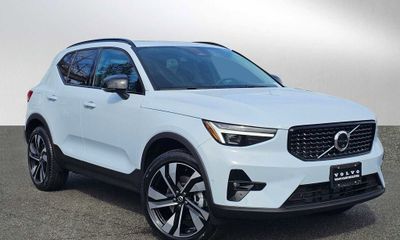 2026 Volvo XC40 Ultra Dark