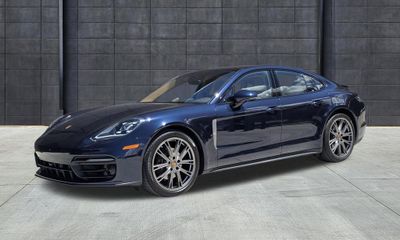 2023 Porsche Panamera 4 Platinum