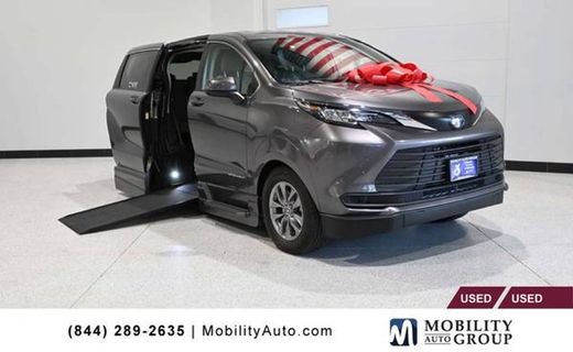 2023 Toyota Sienna LE
