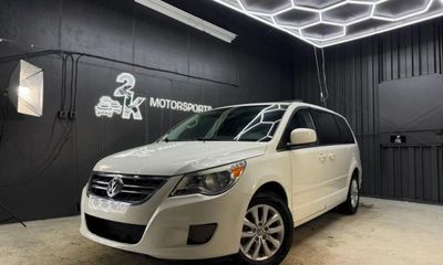2012 Volkswagen Routan SE